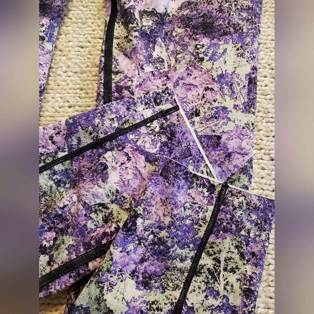 Fast and Free High-Rise Tight 25" in the Heritage 365 Camo Purple Multi, Size 6 - Picture 5 of 13